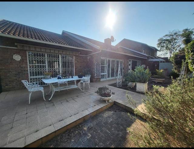 3 BEDROOM TOWNHOUSE FOR SALE IN SUNRIDGE PARK